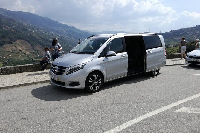 Private transfer Lisbon / Porto with tour included. - Exploring Portugal in Comfort and Style: Private Transfer from Lisbon to Porto with Tour Included