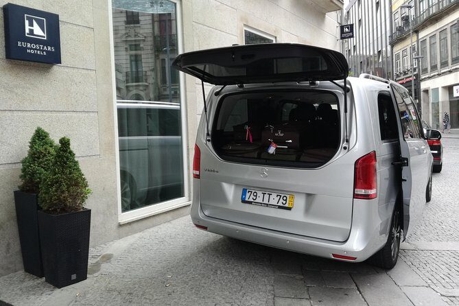 Private transfer Lisbon / Porto with tour included. - FAQs