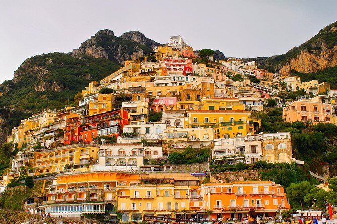 Private transfer: Naples to Positano, 2h in Vesuvius or Pompeii - Detailed Breakdown of the Itinerary