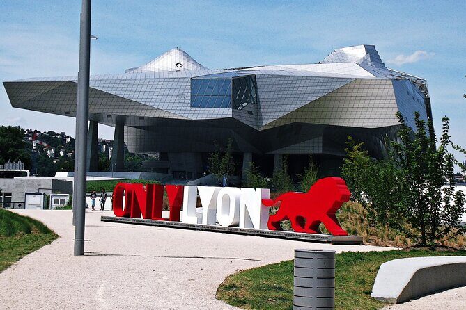 Private Transfer: Port of LYON to Lyon Airport LYS in Luxury Van - Who Will Appreciate This Transfer?