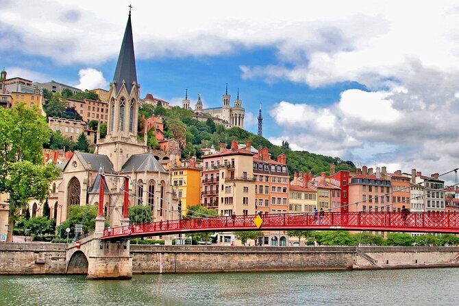 Private Transfer: Port of LYON to Lyon Airport LYS in Luxury Van - The Breakdown of the Experience