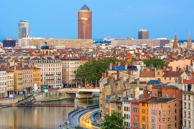 Private Transfer: Port of LYON to Lyon Airport LYS in Luxury Van - The Sum Up