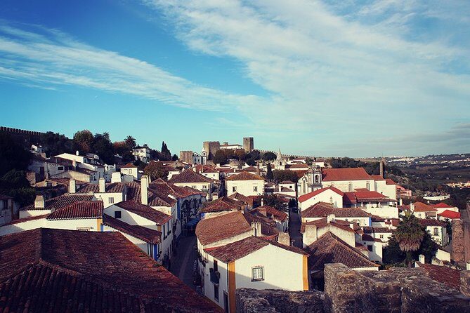 Private Transfer Porto-Lisbon with 2 (two) Visits on the Way - Who Will Appreciate This Tour?