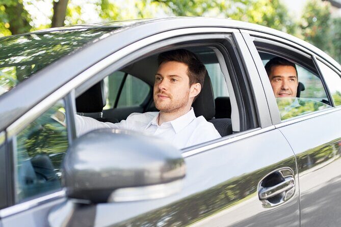 Private transfer service from or to Medellín Airport - Key Points