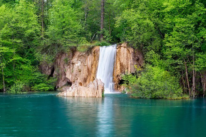 Private Transfer Zagreb - Split with a stop at Plitvice Lakes National Park - Comfortable Transportation from Zagreb to Split with a Scenic Stop