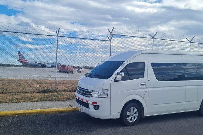 Private Transportation between Liberia Airport and Hotel Tamarindo Diria - An In-Depth Review of the Liberia to Tamarindo Transfer Experience