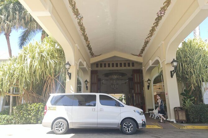 Private Transportation from Liberia Airport to Planet Hollywood - Who Should Consider This Service?