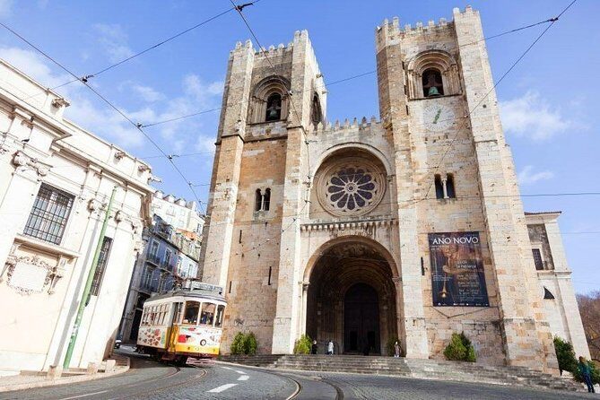 Private Tuk Tuk Guided Tour of Historic Lisbon 2.5 Hours - Key Points