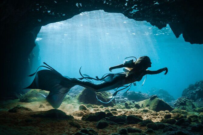 Private Underwater Photoshoot - Private Underwater Photoshoot in Maui: An Ethereal Experience Beneath the Waves