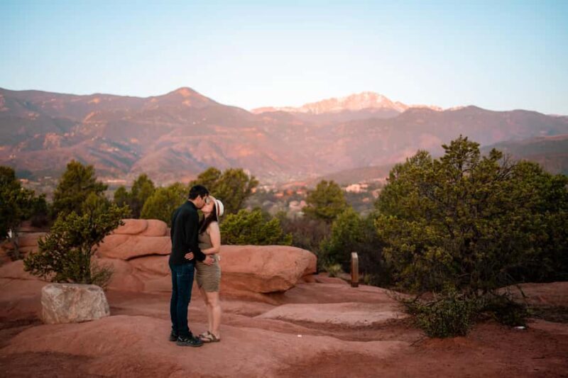 Private Vacation Photoshoot in Garden of the Gods - Key Points