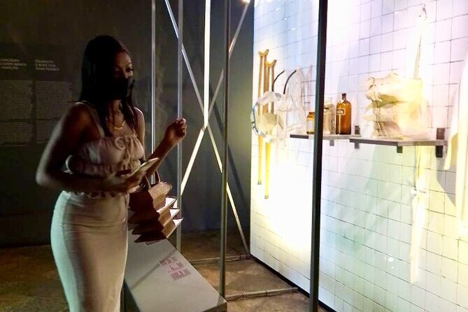 Private VIP Frida Kahlo Art Tour With An Expert In Art - A Closer Look at the Frida Kahlo Private Tour