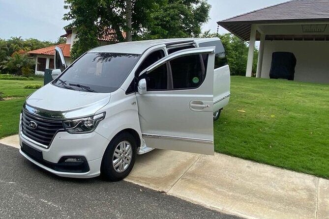 Private VIP VAN Transfer PUJ Airport to/from Uvero Alto Hotels - Key Points