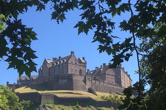 Private Walk: Edinburgh Old Town and New Town - Key Points
