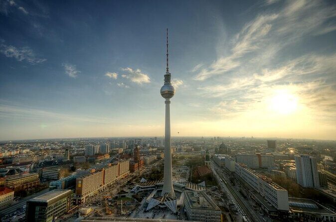 Private Walking Sightseeing Local Berlin Tour Guides up 15 Person - An In-Depth Look at the Berlin Rickshaw Tour