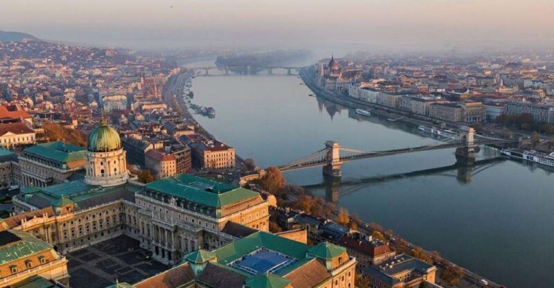 Private walking tour in Budapest in Dutch - The Experience of a Lifetime?