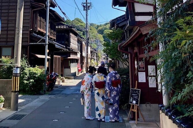 Private walking Tour of Kanazawa's Historical Districts 4h - Exploring Kanazawa’s Historic Neighborhoods: An Authentic 4-Hour Journey
