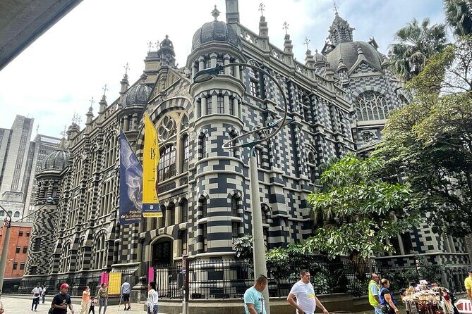 Private Walking Tour Through Medellín's Historical Center - Key Points