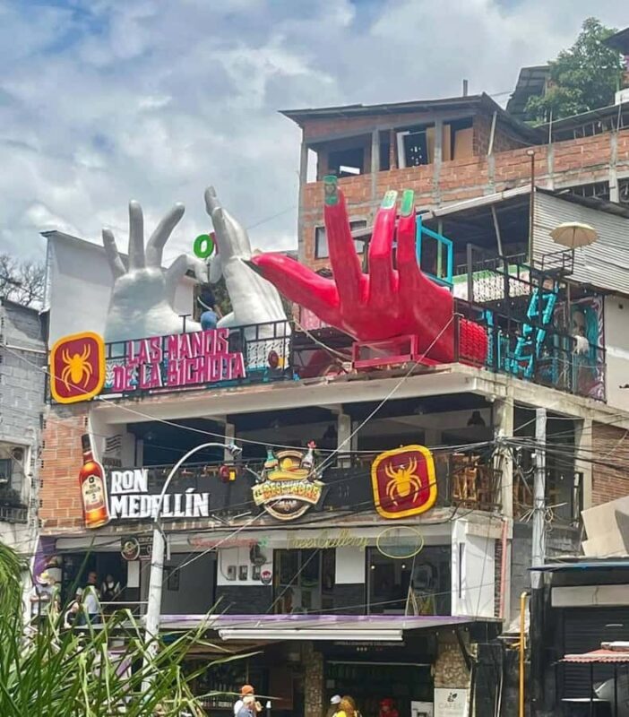 Private walking tour through the Comuna 13 of Medellin. - What’s Included and What’s Not?