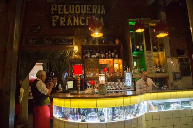 Private Walking Tour to Barrio Yungay Santiago - Key Points