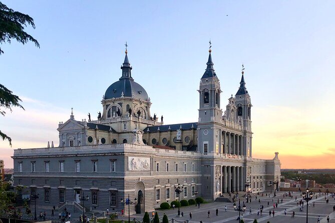 Private Walking Tour to Royal Palace and Old Town of Madrid - Exploring Madrid’s Historic Heart: What You Can Expect