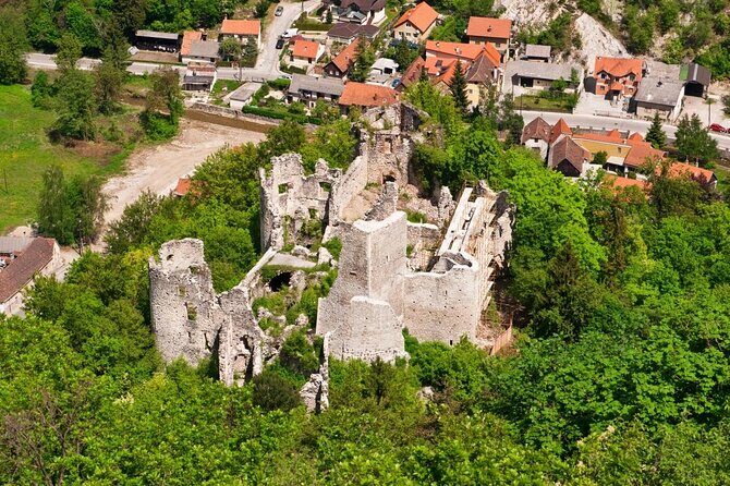 Private Wine Tour from Zagreb: Two Local Wineries & Samobor - The Allure of the Zagreb Wine Region