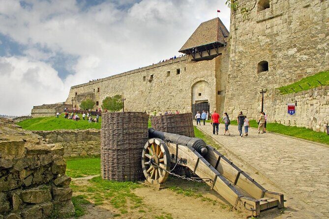 Private winetasting and sightseeing tour to Eger, home to Bull's Blood wine! - Discover Eger: A Private Tour of Hungary’s Historic City and Famous Wine