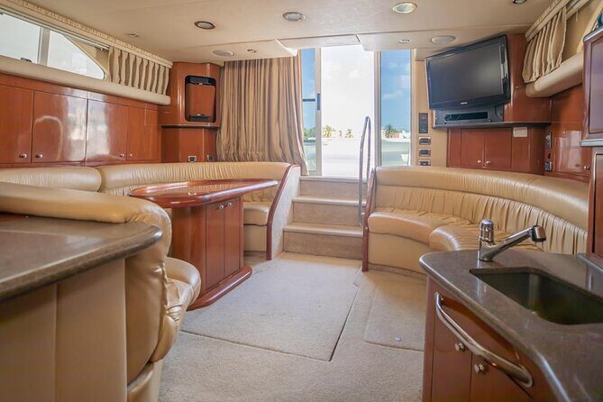 Private Yacht - 46 ft SeaRay Cancun Bay Snorkel 23P4 - What Makes This Tour Stand Out?