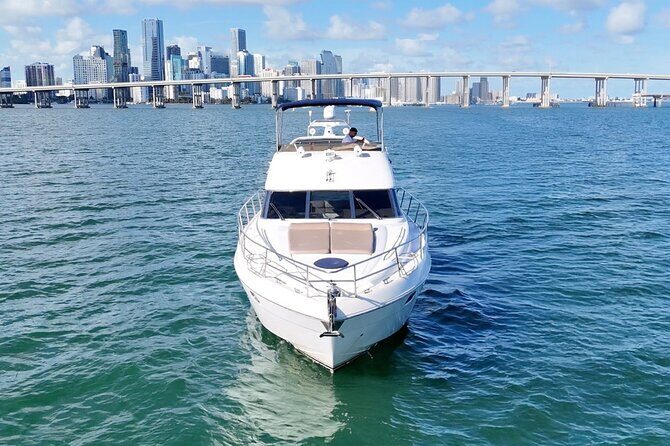 Private Yacht 60' +2 Jet Ski | + 1 Free Hour | Miami Yacht Rental - Who Should Consider This Tour?