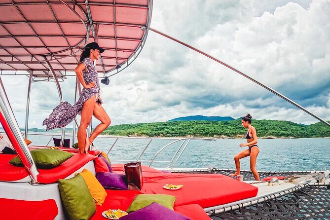 Private Yacht Charter ChicaFUN 3 Waterslides All Inclusive - In The Sum Up