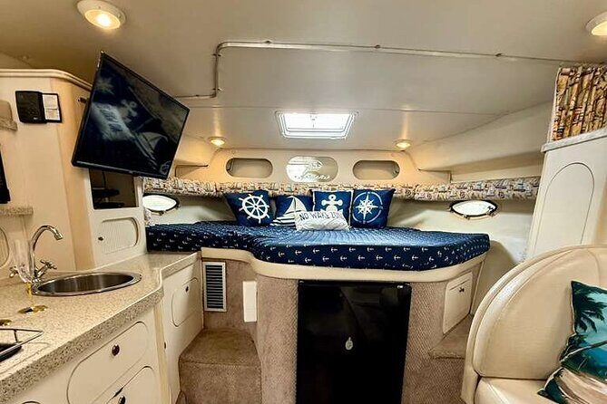 Private Yacht Rental 37 in Miami for 12 People - FAQ