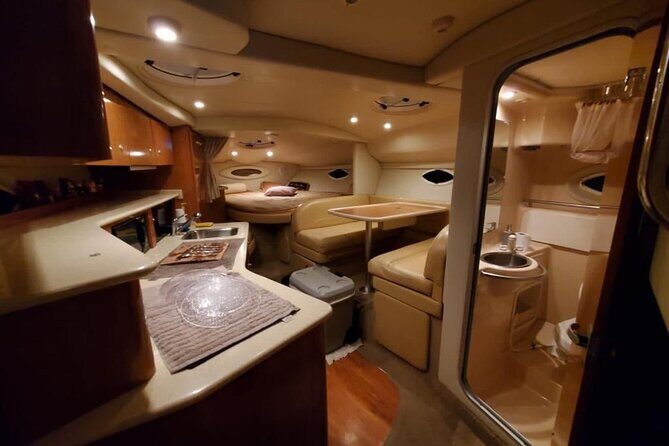 Private yacht rental for 2 hours - Key Points