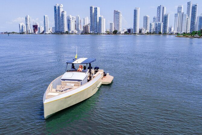 Private Yacht to Islas de Rosario up to 12 people - Key Points
