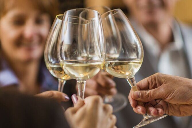 Private,Custom Niagara Escarpment-Scenic Boutique Winery Tasting Tour - Key Points