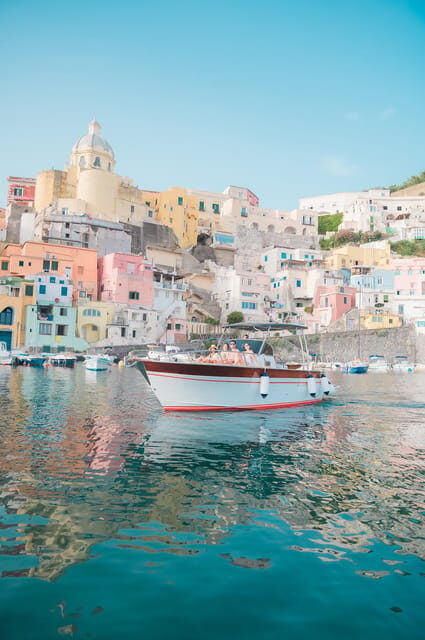 Procida: Sunset aperitif by boat - Key Points