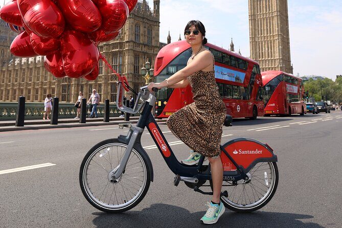 Professional Digital Photo with Red Heart Balloons Central London - A Unique Way to Remember London: Digital Photos with Red Heart Balloons