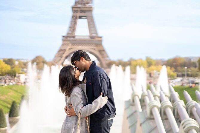 Professional Eiffel Tower Photo Tour with VOGUE Photographer - Key Points