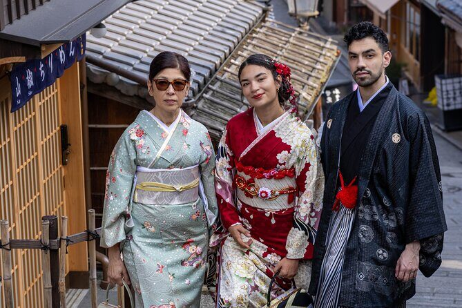 Professional Photographer in Osaka Kyoto and Kobe - Discover Authentic Travel Photos with a Private Photographer in Osaka, Kyoto, and Kobe