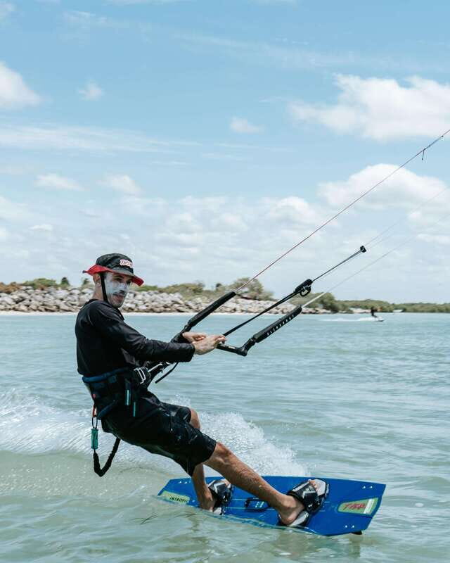 Progreso: Kitesurf lessons - A Practical Guide to Kitesurfing in Progreso