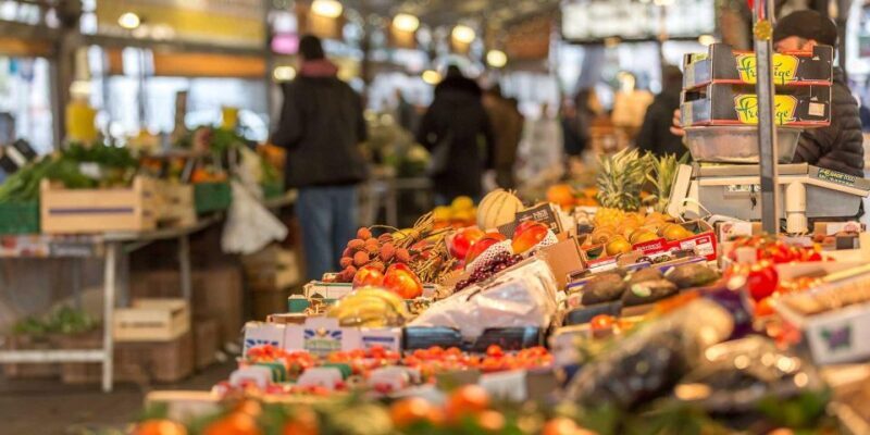 Provencal Market, Shopping, and Picnic basket at the lake - Practicalities and Logistics