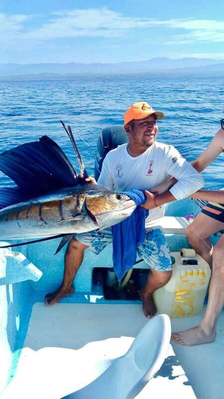 Puerto Escondido: Fishing Boat Trip with Buffet Lunch - Deep Dive Into the Itinerary