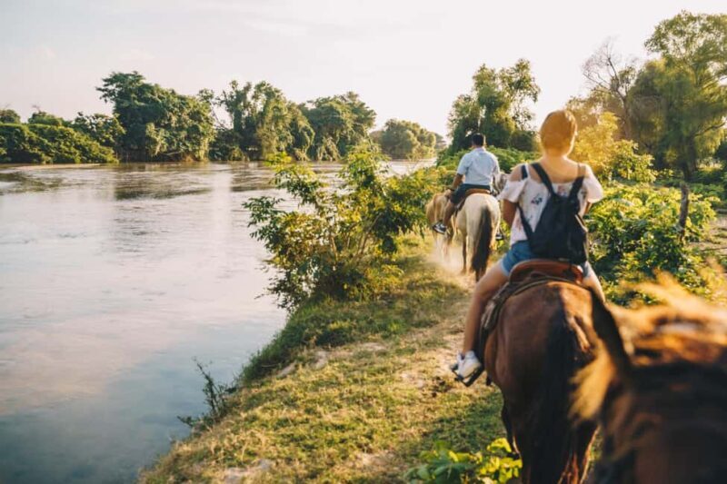 Puerto Escondido: Horseback riding to the Atotonilco hot springs. - Key Points