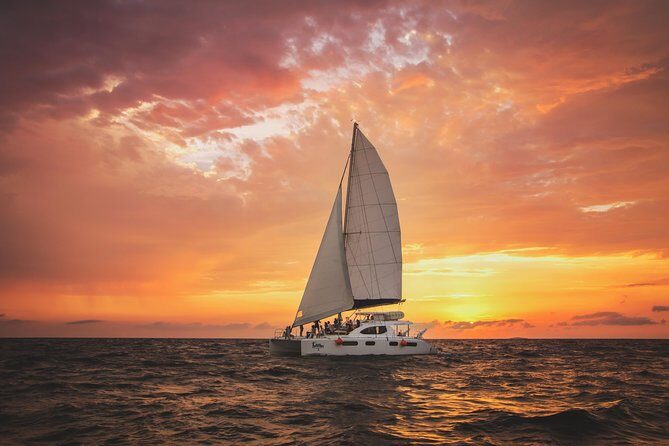 Puerto Vallarta, Luxury Sunset Sailing - Key Points