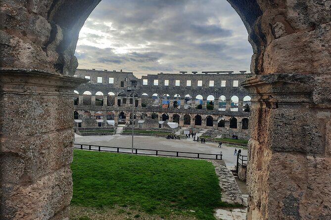 Pula 2 Hour Private Tour in English or Czech Language - The Itinerary Breakdown