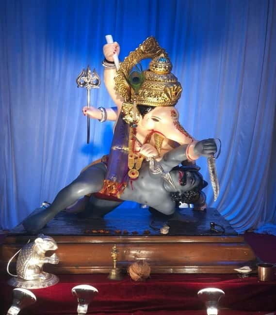 Pune: Sacred Sites Walking Tour of Old City with Snacks - Key Points