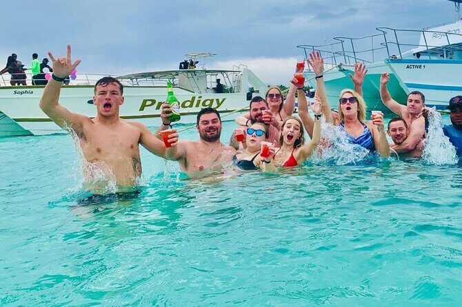 Punta Cana Booze Cruise, Snorkeling, Bar Entertainment Open Bar - Group Size and Atmosphere