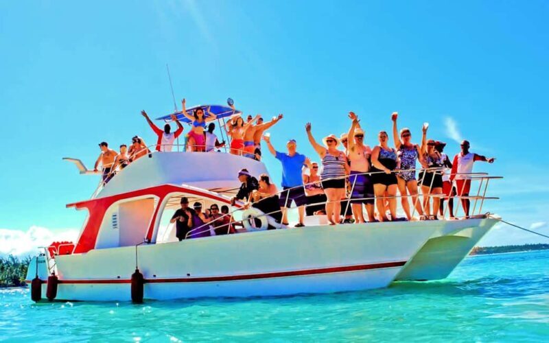 Punta Cana: catamaran day trip to Catalina Island with lunch - Setting Sail from Punta Cana: What to Expect