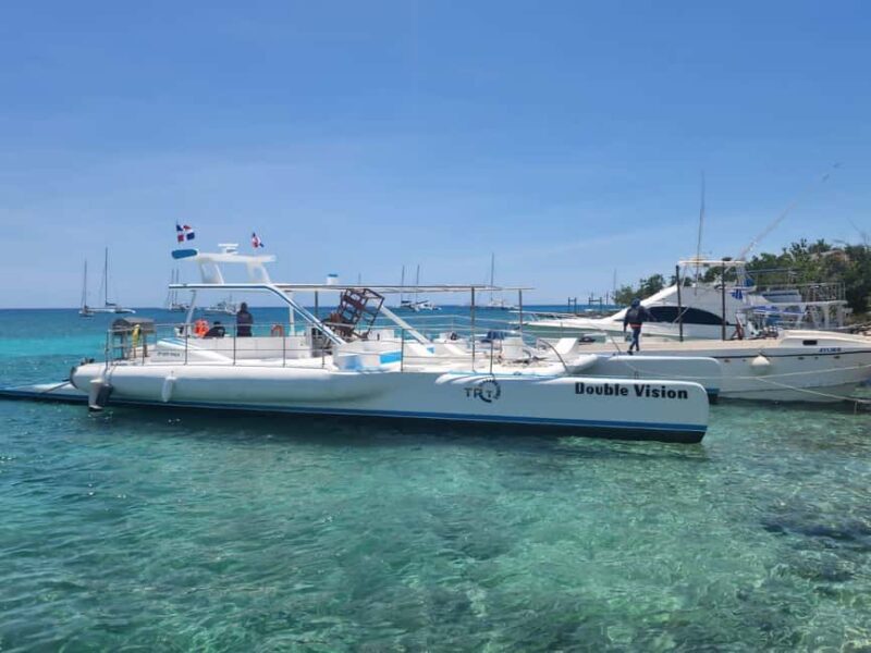 Punta Cana: Exclusive Private Catamaran Tour to Saona Island VIP Service - Arrival at Saona Island: The Jewel of the Tour