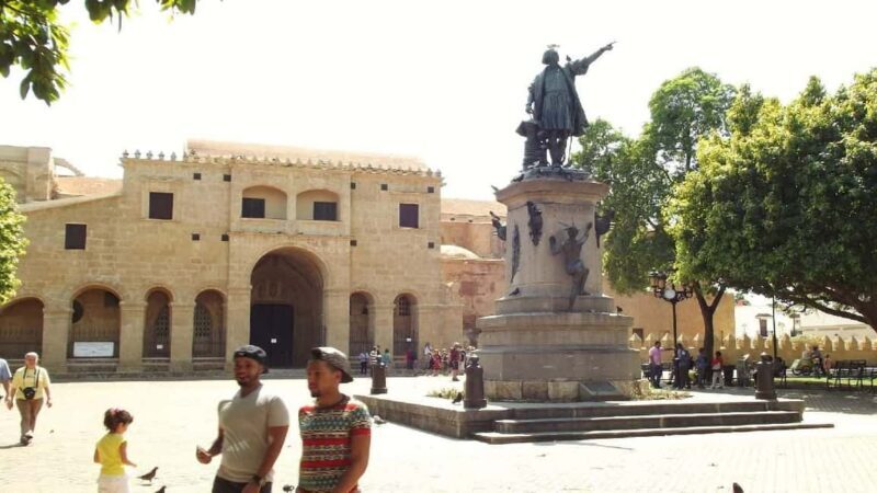 Punta Cana: Santo Domingo Tour with Lunch & Transfers - Who Should Consider This Tour?