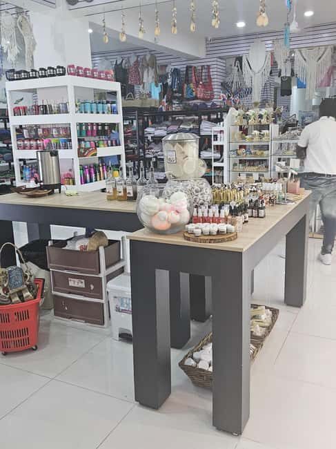 Punta Cana: Souvenir Shopping Tour with Traditional Tastings - Authenticity and Value