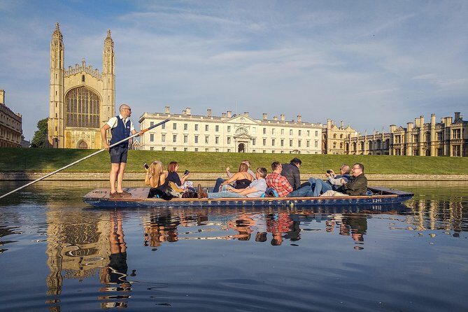Punting Tour in Cambridge - A Closer Look at the Punting Experience